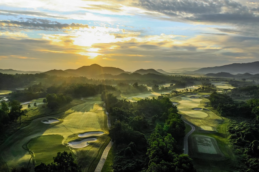 vietnam-golf-coast-going-down-under.jpg